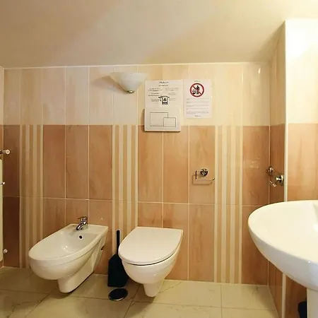 Tortora Marina Holiday Sleeps 16 With Pool And Air Con Holiday home Praia a Mare