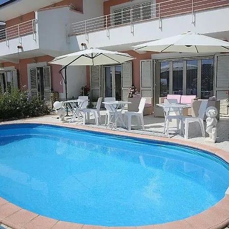 Tortora Marina Holiday Sleeps 16 With Pool And Air Con *