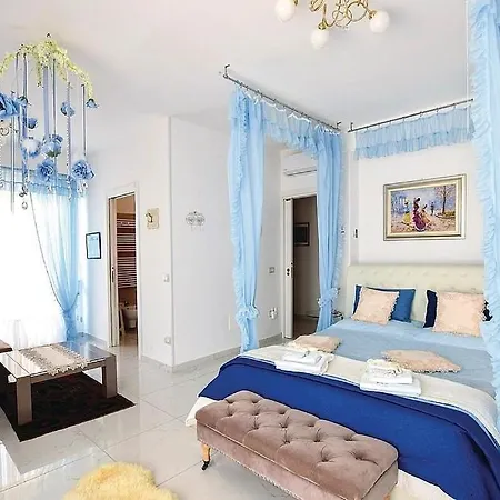 Tortora Marina Holiday Sleeps 16 With Pool And Air Con *
