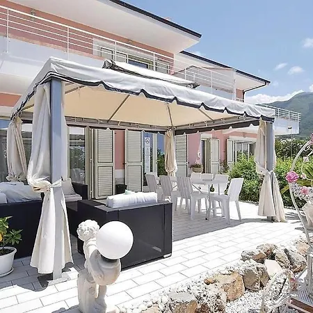 Tortora Marina Holiday Sleeps 16 With Pool And Air Con *